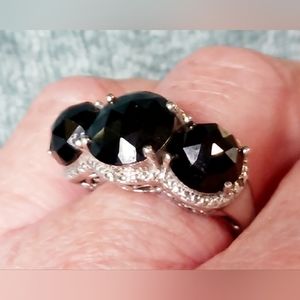 Stunning 925 silver 3 Faceted black onyx stones,filigree setting. Tons of sparkl